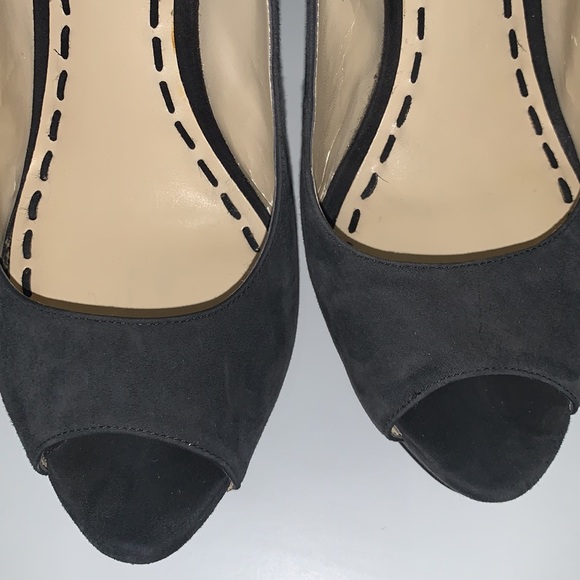 Enzo Angiolini Gray Suede Peep Toe Pumps Size 9 - Picture 3 of 10